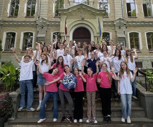 Solis pretim Dziesmu svētkiem